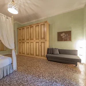 Lungarno Buozzi 7 , Pisa Italien
